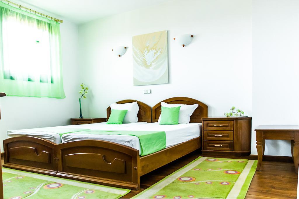 ארבאנאסי Family Hotel Elegance חדר תמונה